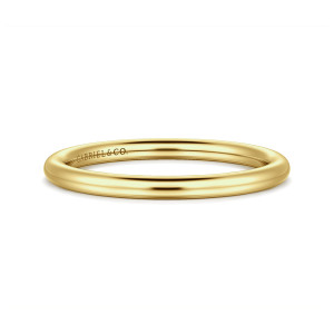 Gabriel & Co. WB16565R4Y4JJJ 14 karat yellow gold Contemporary wedding band, front view of a plain glossy hoop with a fully rounded outer surface and no stones