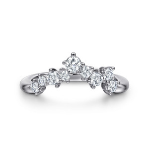 Gabriel & Co. WB16684P8W44JJ 14 karat white gold Starlight wedding band, front view of a V shaped crown of mixed size round diamonds with a raised peak stone