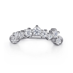 Gabriel & Co. WB16705O12W44JJ 14 karat white gold Starlight wedding band, front view of a peaked band with round stones of mixed sizes staggered across the top