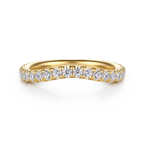 Gabriel & Co. WB16714O8Y44JJ 14 karat yellow gold Contemporary wedding band, front view of a soft arc lifting the row of round diamonds at the center