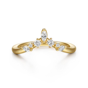 Gabriel & Co. WB16901M8Y44JJ 14 karat yellow gold Starlight wedding band, front view of the V shaped peak with a marquise diamond above two square princess cut stones