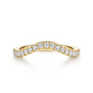 Gabriel & Co. WB16903O8Y44JJ 14 karat yellow gold Classic wedding band, front view of round diamonds following a smooth arch that peaks at the middle of the band