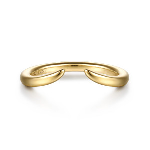 Gabriel & Co. WB16916O8Y4JJJ 14 karat yellow gold Contemporary wedding band, front view of a plain band opened by a notch between two rounded tips