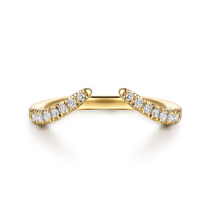 Gabriel & Co. WB16937R8Y44JJ 14 karat yellow gold Contemporary wedding band, front view of the open gap between two pointed arms lined with round diamonds
