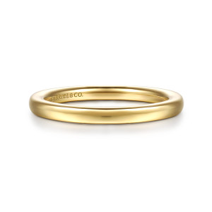 Gabriel & Co. WB16953E8Y4JJJ 14 karat yellow gold Classic wedding band, front view of a plain domed band with a polished outer surface