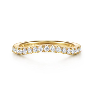 Gabriel & Co. WB16955R8Y44JJ 14 karat yellow gold Classic wedding band, front view of the lower edge scooping upward at the middle beneath a row of round diamonds