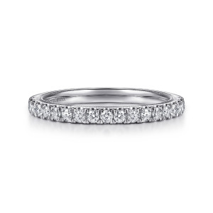 Gabriel & Co. WB16963R8W44JJ 14 karat white gold Victorian wedding band, front view of the straight row of round diamonds with a fine beaded line along the inner edge