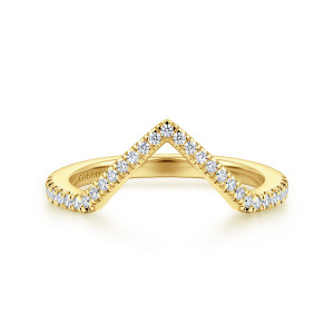 Gabriel & Co. WB16975M8Y44JJ 14 karat yellow gold Classic wedding band, front view of the sharp V point with small round diamonds along both straight arms