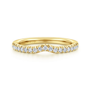 Gabriel & Co. WB16976R8Y44JJ 14 karat yellow gold Classic wedding band, front view of a small pointed bend at the top with round stones in slender prongs