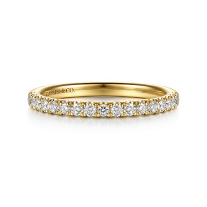 Gabriel & Co. WB17367E8Y44JJ 14 karat yellow gold Classic wedding band, front view of the level edge of small round diamonds held in forked prongs