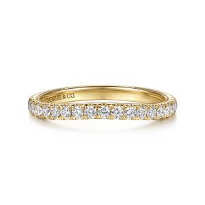 Gabriel & Co. WB17369O8Y44JJ 14 karat yellow gold Classic wedding band, front view of the softly dipped diamond row in scalloped prongs with a maker's mark inside