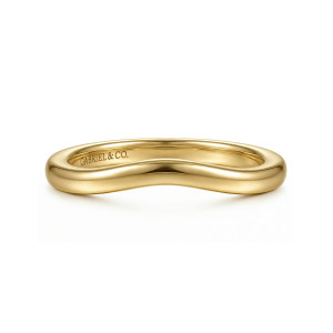 Gabriel & Co. WB17401N8Y4JJJ 14 karat yellow gold Classic wedding band, front view of a smooth band bending inward at the middle with a rounded, polished surface