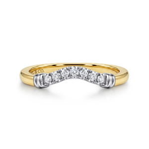 Gabriel & Co. WB17407O8M44JJ 14 karat white and yellow gold Contemporary wedding band, front view of a short V shaped stone section between two ribbed collars