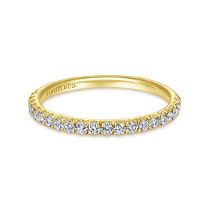 Gabriel & Co. WB7261Y44JJ 14 karat yellow gold Contemporary wedding band, front view of evenly matched round stones cradled by narrow split prongs across the front