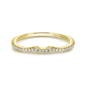 Gabriel & Co. WB8129Y44JJ 14 karat yellow gold Contemporary wedding band, front view of a rounded notch at the center with small diamonds tracing its outline