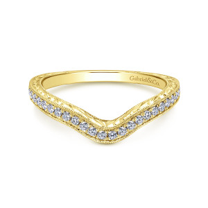 Gabriel & Co. WB8806Y44JJ 14 karat yellow gold Victorian wedding band, front view of a rounded V with diamonds between beaded borders and engraved edges