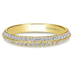 Gabriel & Co. WB8872Y44JJ 14 karat yellow gold Victorian wedding band, angled view of a ridged band with larger stones above, smaller stones below and beaded edging
