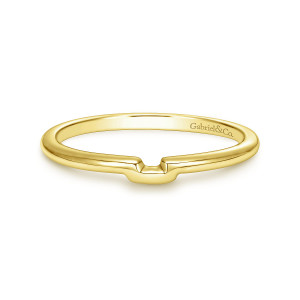 Gabriel & Co. WB9048Y4JJJ 14 karat yellow gold Contemporary wedding band, front view of the plain hoop with a squared notch and raised shoulders at the opening