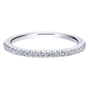 Gabriel & Co. WB911368S0W44JJ 14 karat white gold Victorian wedding band, front view of a straight slender hoop with tiny diamonds between scalloped prongs