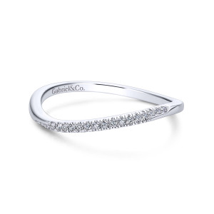 Gabriel & Co. WB912143R1W44JJ 14 karat white gold Contemporary wedding band, angled view of the swooping wave with the diamond row rising to a point at one end