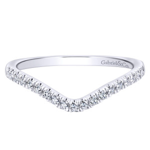Gabriel & Co. WB913003P3W44JJ 14 karat white gold Contemporary wedding band, front view of a crisp V outline with small round stones in prongs along both arms