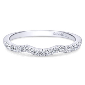 Gabriel & Co. WB913024R0W44JJ 14 karat white gold Contemporary wedding band, front view of a stone row dipping in a shallow curve above a smooth inside