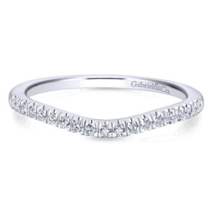 Gabriel & Co. WB913027R0W44JJ 14 karat white gold Contemporary wedding band, front view of the row dipping low in the middle above a smooth polished inside