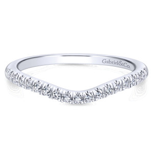 Gabriel & Co. WB913028R1W44JJ 14 karat white gold Contemporary wedding band, front view of the V-shaped dip with a row of small round diamonds