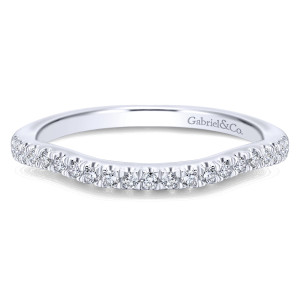 Gabriel & Co. WB913033M0W44JJ 14 karat white gold Contemporary wedding band, front view of the shallow dip at the center with diamonds following the curve
