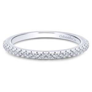 Gabriel & Co. WB913101R0W44JJ 14 karat white gold Contemporary wedding band, front view of small round diamonds with scalloped cutouts beneath and a maker's mark inside