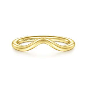 Gabriel & Co. WB914472O4Y4JJJ 14 karat yellow gold Contemporary wedding band, front view of a plain band dipping into a soft V shape with a maker's mark inside