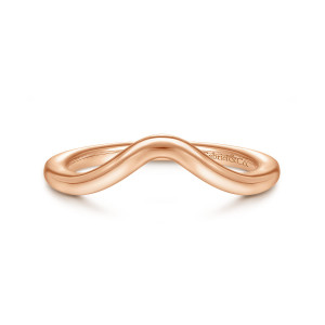 Gabriel & Co. WB914472O6K4JJJ 14 karat rose gold Contemporary wedding band, front view of a plain band rising to one soft peak with rounded edges