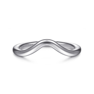 Gabriel & Co. WB914472O6W4JJJ 14 karat white gold Contemporary wedding band, front view of a plain smooth band rising into one soft peak with a maker's mark inside