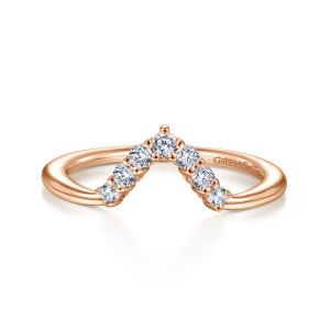 Gabriel & Co. WB914475O4K44JJ 14 karat rose gold Contemporary wedding band, front view of the V shaped peak with round diamonds, each in its own prongs