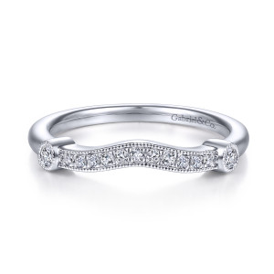 Gabriel & Co. WB914539R0W44JJ 14 karat white gold Victorian wedding band, front view of a wavy milgrain panel of small round stones between two bezel set end stones