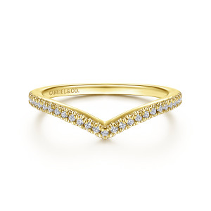 Gabriel & Co. WB914540M0Y44JJ 14 karat yellow gold Contemporary wedding band, front view of a pointed V with fine round diamonds and a maker's mark inside