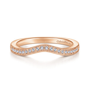 Gabriel & Co. WB914549R0K44JJ 14 karat rose gold Victorian wedding band, front view of the V shaped dip with a row of small round diamonds between beaded edges