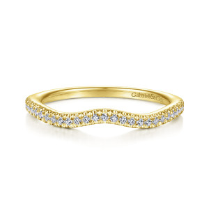 Gabriel & Co. WB914559R0Y44JJ 14 karat yellow gold Contemporary wedding band, front view of the gentle wave with a line of round diamonds between ridged prongs