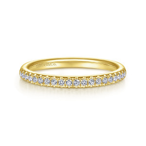 Gabriel & Co. WB914577O4Y44JJ 14 karat yellow gold Contemporary wedding band, front view of the diamond row along the top, tiny prongs and scalloped metal between stones