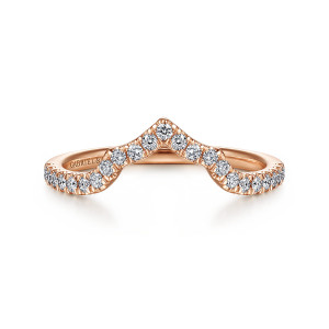 Gabriel & Co. WB915723K44JJ 14 karat rose gold Starlight wedding band, front view of a pointed V rising to a single stone at its tip, stones tracing both slopes