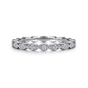 Gabriel & Co. WB915735W44JJ 14 karat white gold Victorian wedding band, front view of small round diamonds each framed in a leaf shaped link with milgrain edging
