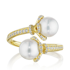 Verragio J-0293801-YR 18 Karat Yellow Gold Tiara Toi et Moi Diamond & Pearl Ring, front view of the bypass band with two pearls set in diamond tiara caps