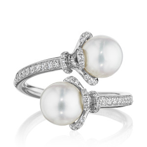 Verragio K-0293801-WR 14 Karat White Gold Tiara Toi et Moi Diamond & Pearl Ring, front view of the bypass band with two pearls set in diamond tiara caps