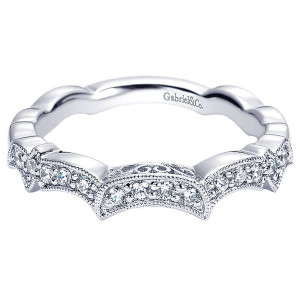 Gabriel & Co. WB5451W44JJ 14 karat white gold wedding band, angled view of scalloped stone set segments joined by plain polished links