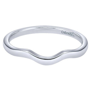 Gabriel & Co. WB7773W4JJJ 14 karat white gold wedding band, front view of a shallow scalloped dip along an otherwise plain rounded rim
