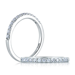 A Jaffe Classic 18 Karat Wedding Ring MR1401