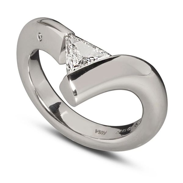 Kretchmer 18 Karat V3 Tension Set Ring | TQ Diamonds