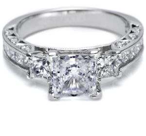 Tacori Crescent 18 Karat Engagement Ring HT243012