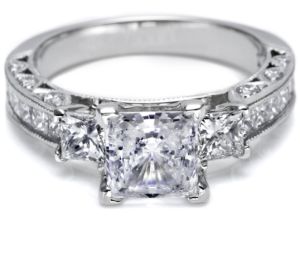 Tacori Crescent 18 Karat Engagement Ring HT243012