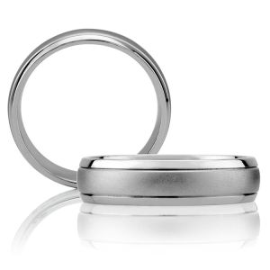 A Jaffe Classic Platinum Wedding Ring BB0009